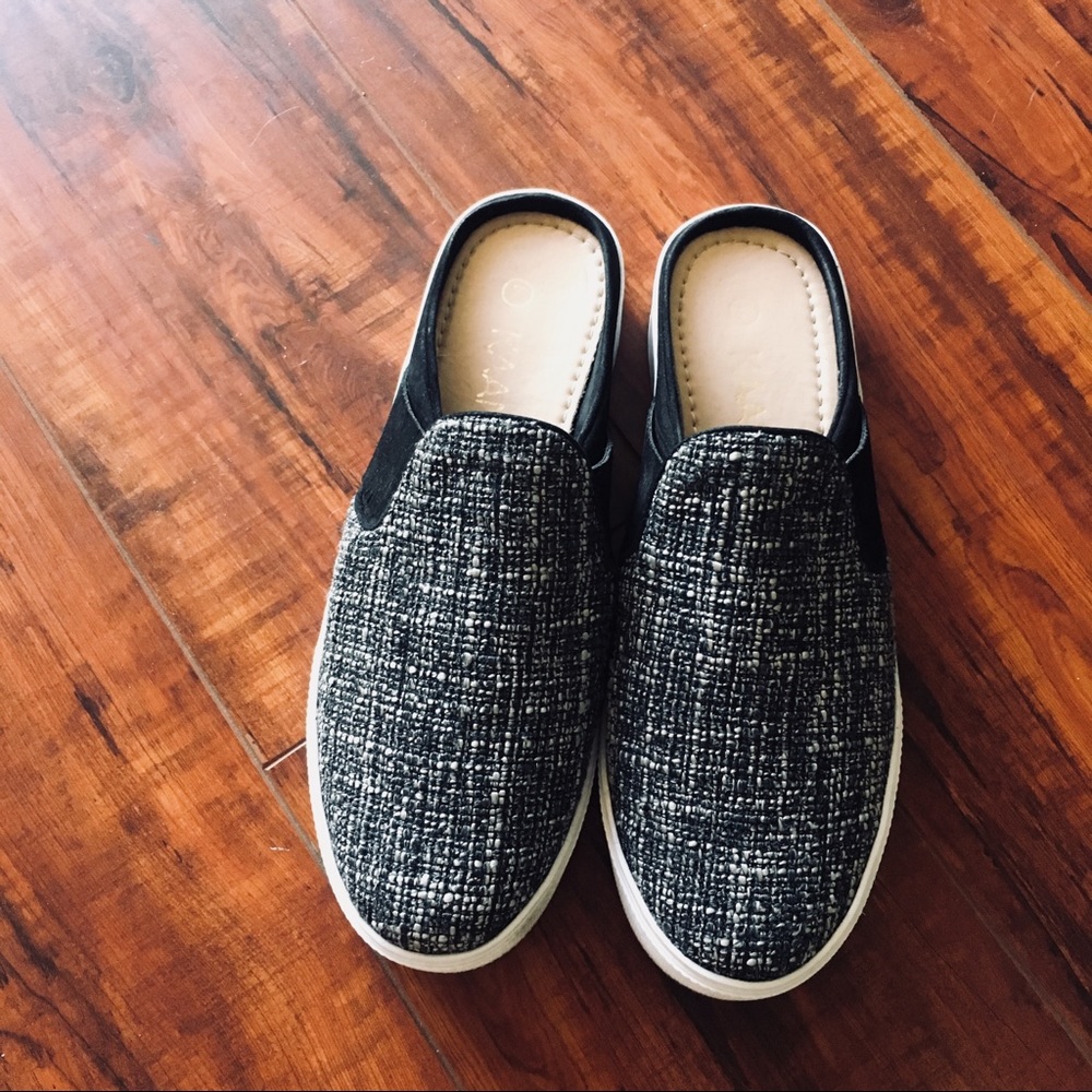 Kaanas Slip On Sneakers